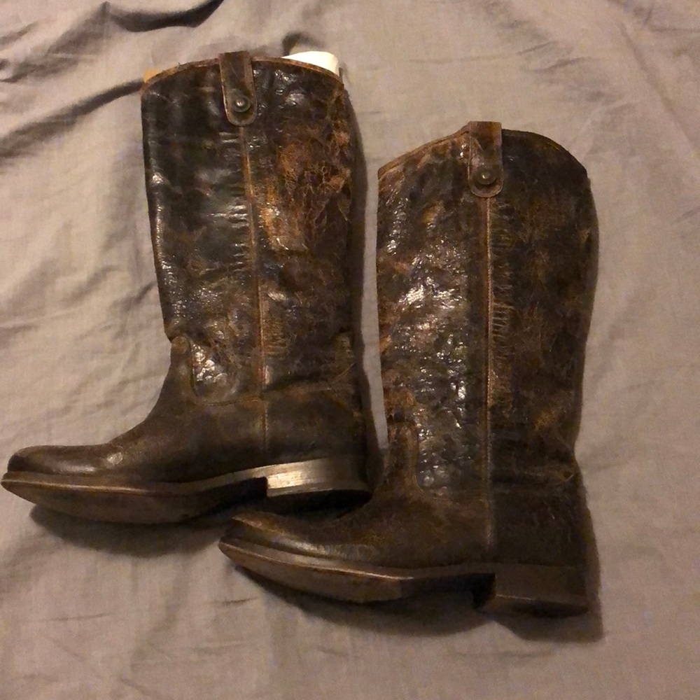 Iike new Frye boots